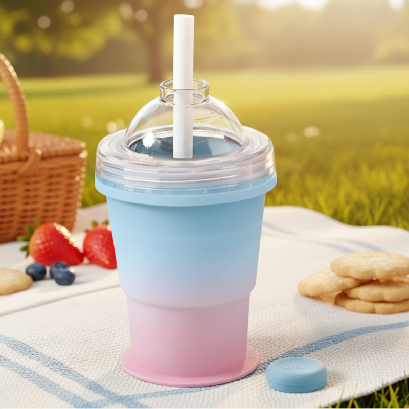 持ち運び可能な折りたたみ式アイスホッケーカップ。ストロー内蔵、食品グレードのシリコン製製氷カップ型付き。夏のアウトドアに最適です。