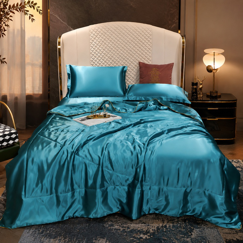 Silk quilt cover for sensitive skin comfort
