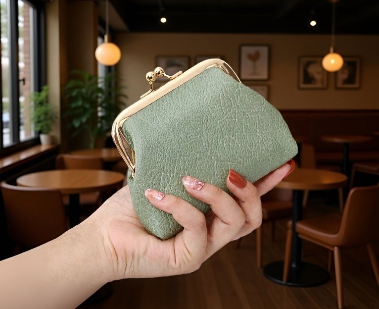 輕巧零錢包手持示範