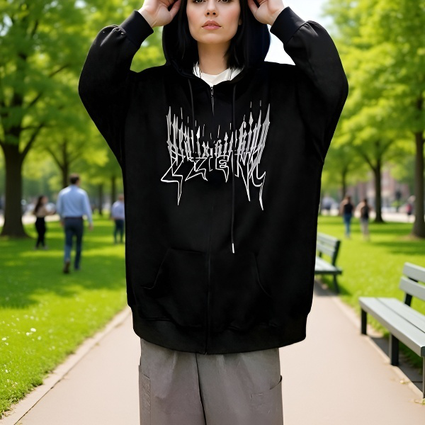 ゆったりシルエットのレタープリントスウェットジャケット