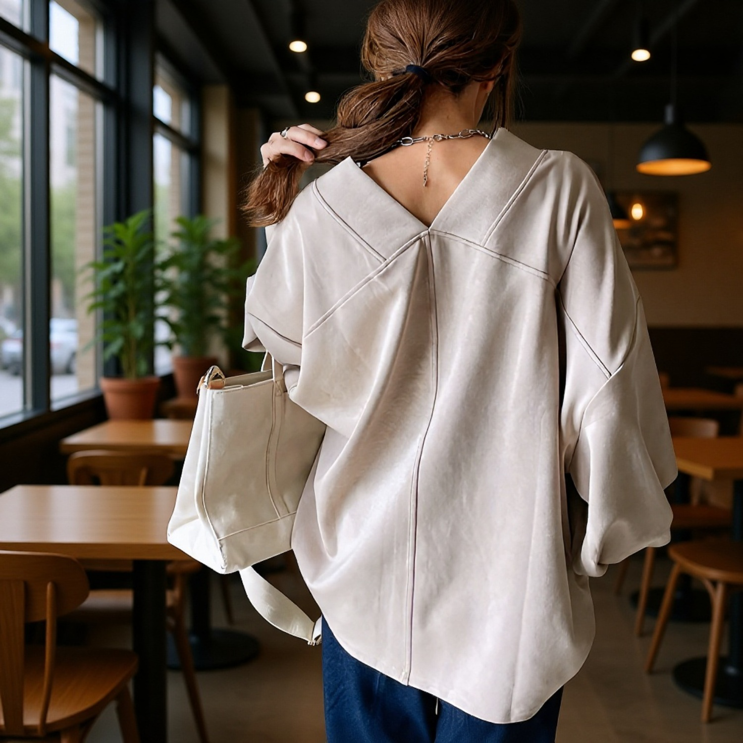 ゆったりバットウィングスリーブ大きめVネック無地レディーストップス