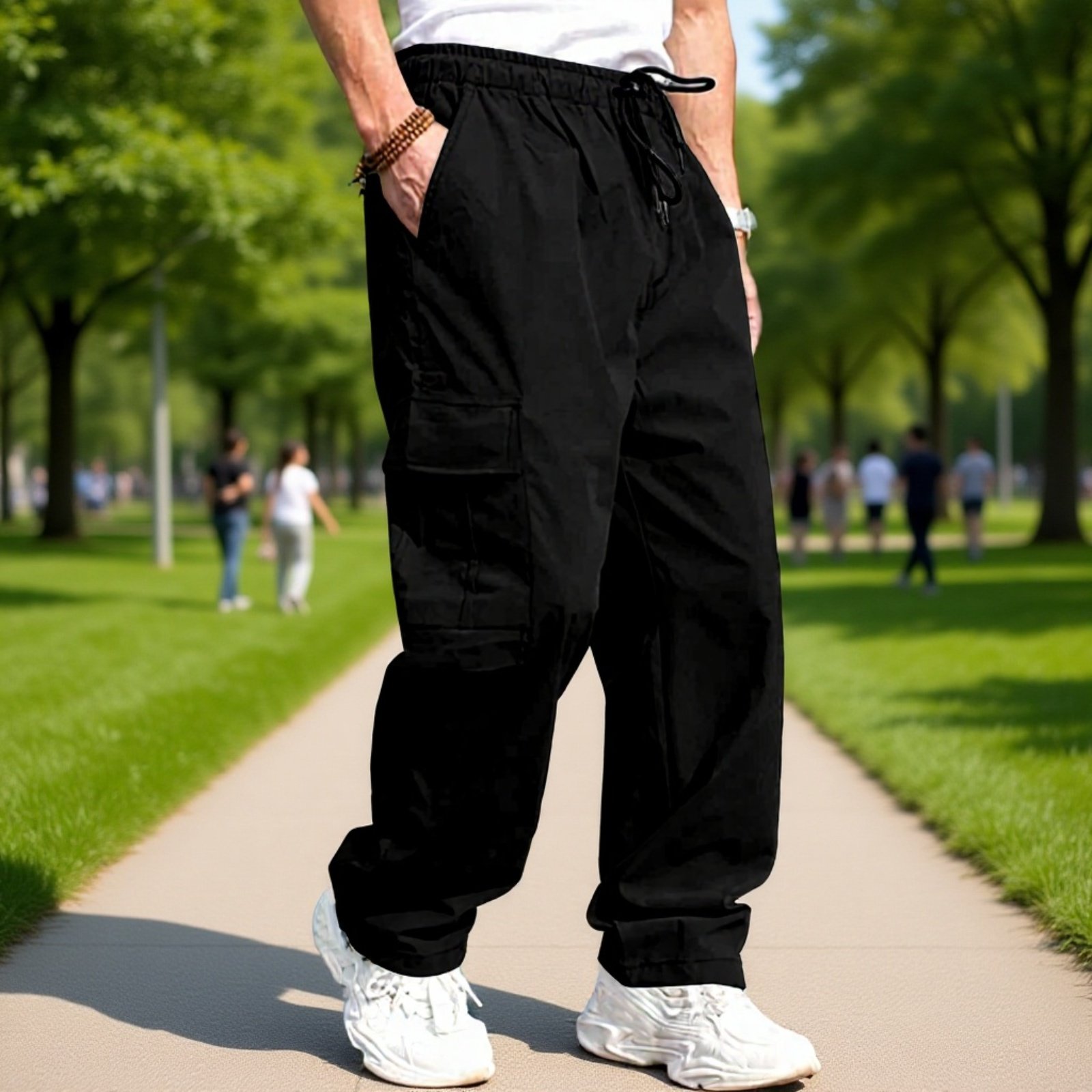 Detailansicht des Kordelzugs an der Herren-Cargohose