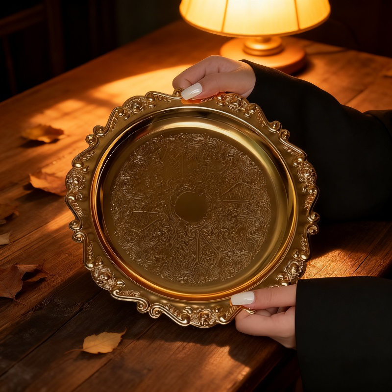 Bandeja decorativa de metal vintage con grabados