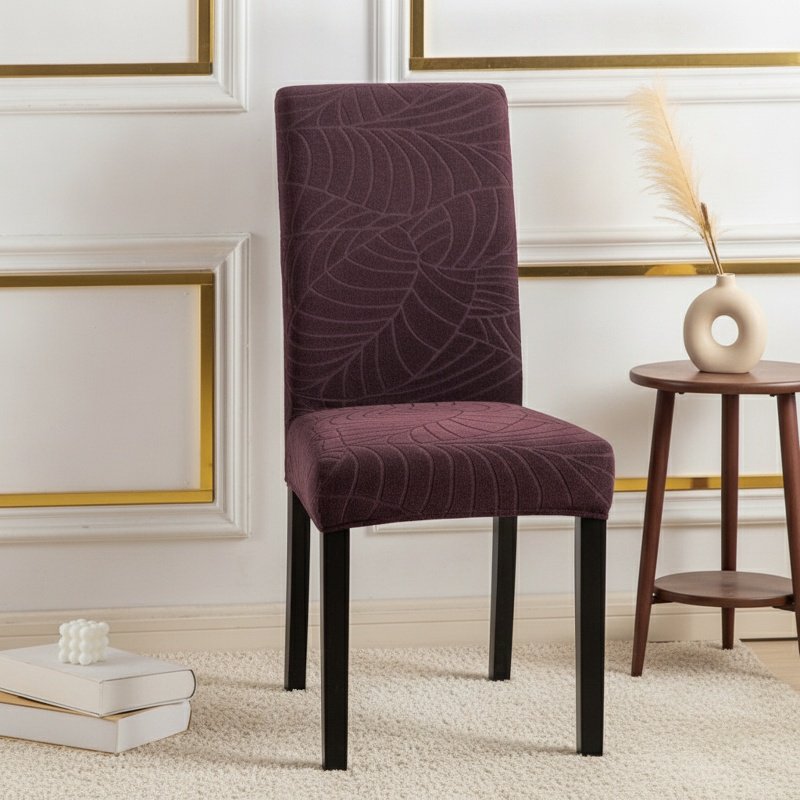 Diseño moderno de hojas grandes en funda de silla