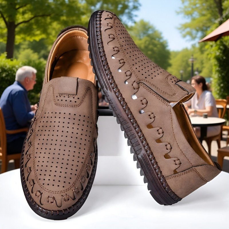 트렌디한 스타일의 남성 캐주얼화