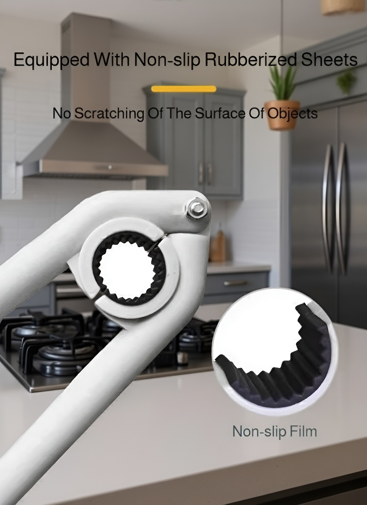 Close-up of the decorative volume adjustment knob on faucet strainer