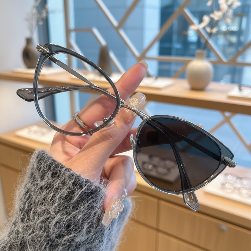 Stylish ladies' cat eye transparent glasses