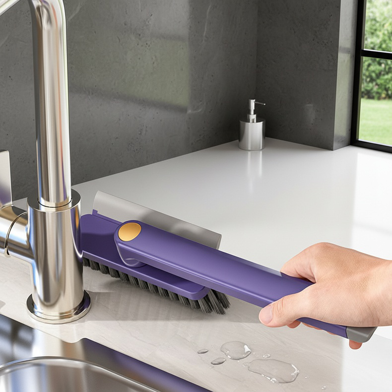 Brosse spéciale pour nettoyer les interstices de la salle de bain