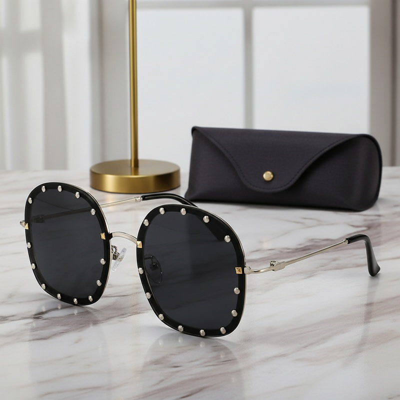 Lunettes de soleil rondes portées par un homme