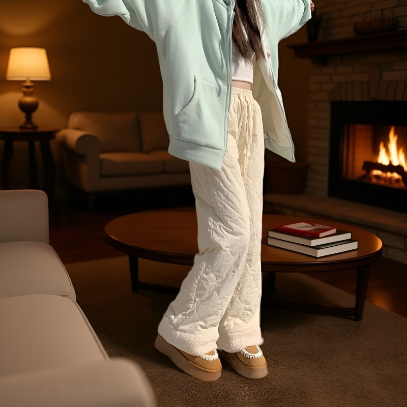 도톰한 패딩 팬츠로 보온성 강화