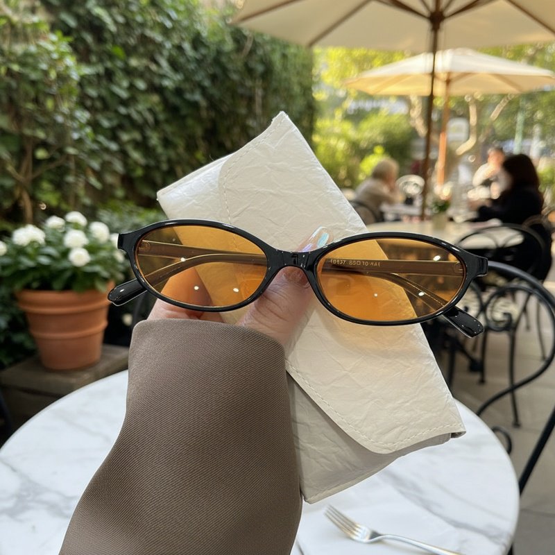 Lunettes de soleil femme à la mode, design épuré