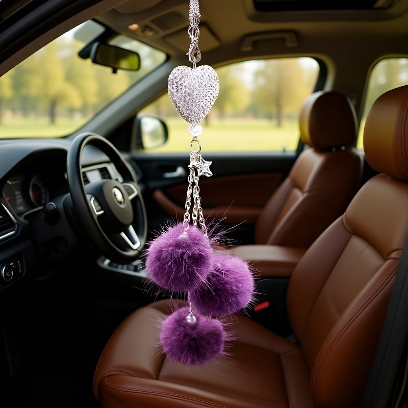 Wisiorek z pomponem samochodowym