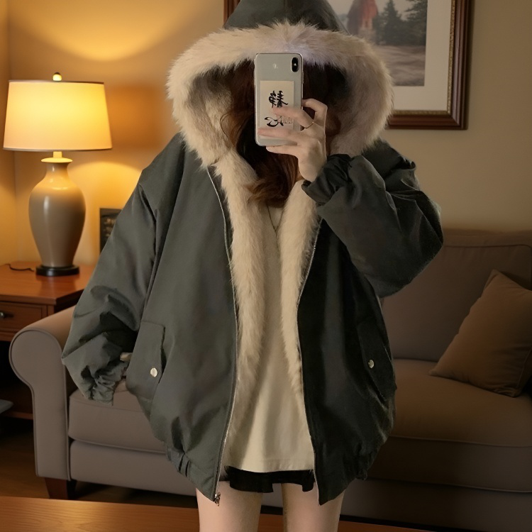 Amerikai utcai stílusú női télikabát szőrmebéléssel