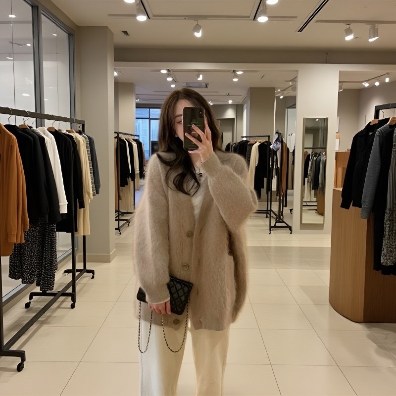 秋冬おすすめのフェイクミンクカーディガン前開きスタイル