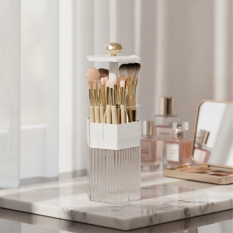 Detalle del organizador compacto para brochas de maquillaje