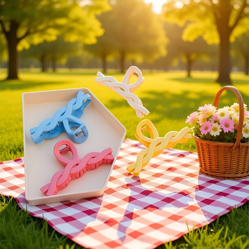 Bunte Haarspangen für Frühling und Sommer 
