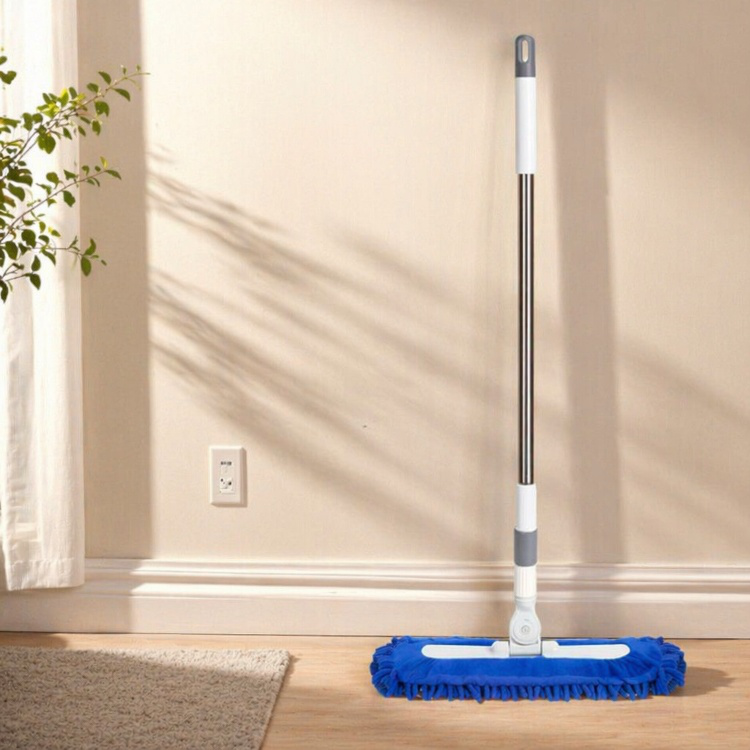 Wide floor mop ideal for cleaning large spaces
