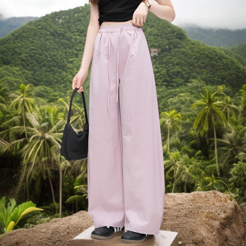 ドレープカーブパンツの素材感