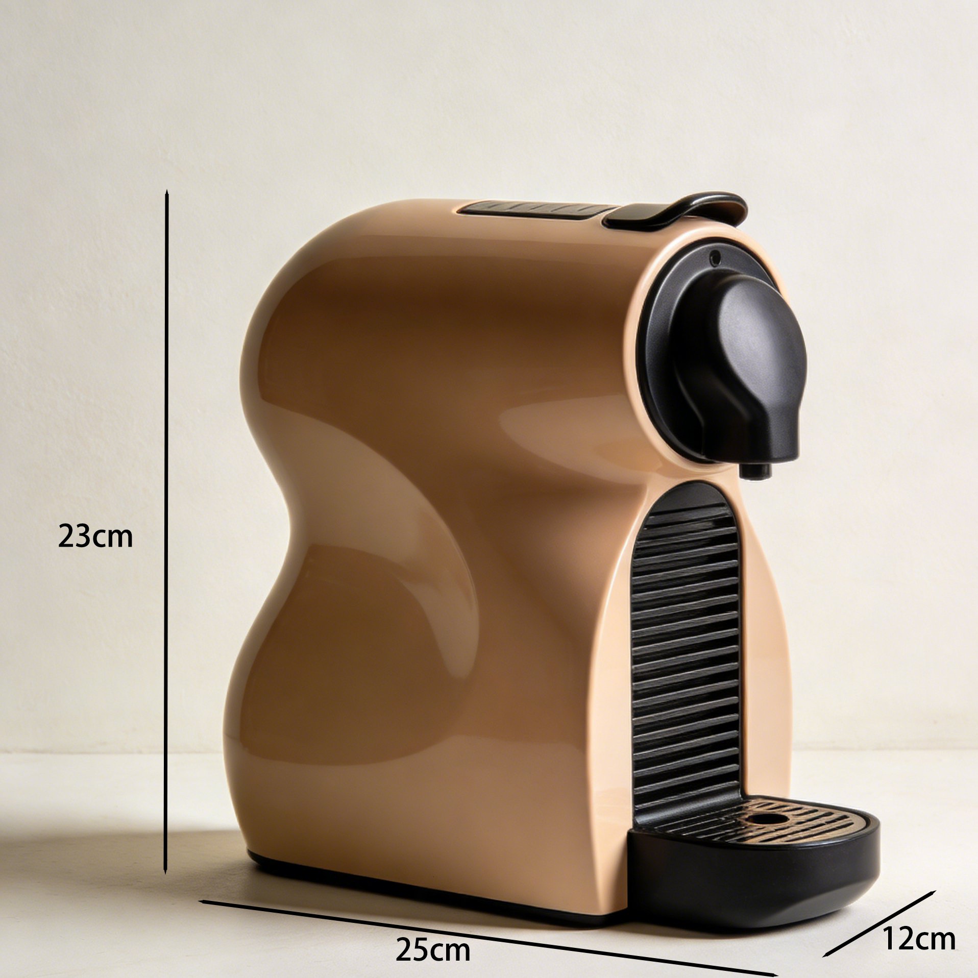Handheld capsule coffee machine making espresso