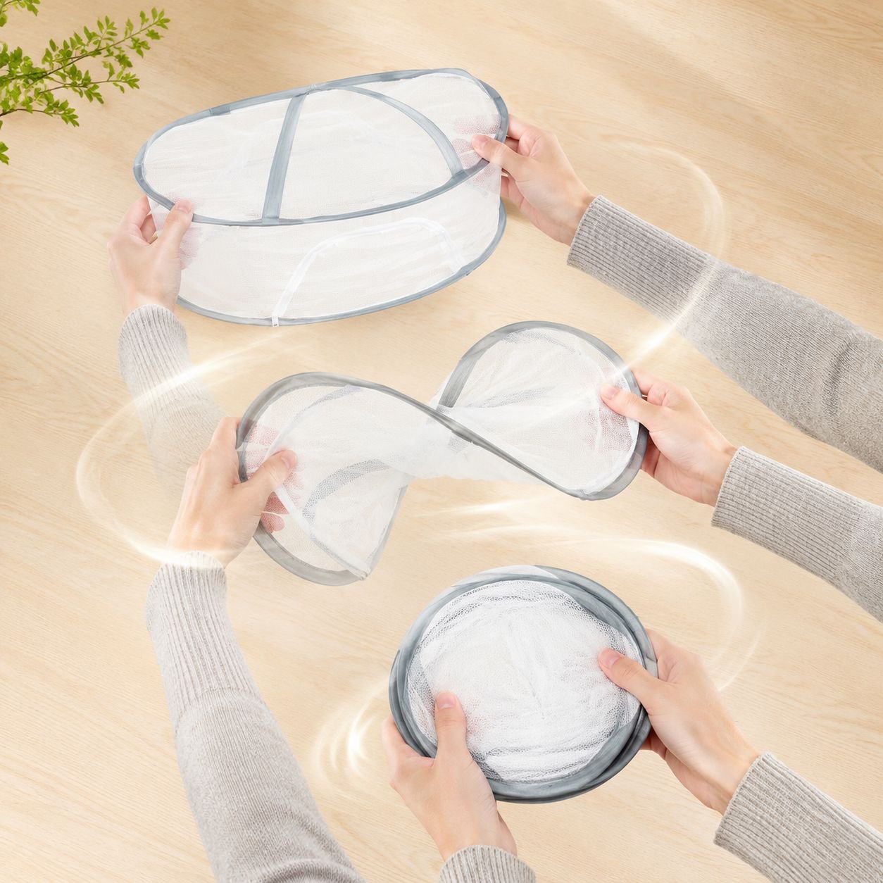 Easy-to-open zipper on laundry drying net basket