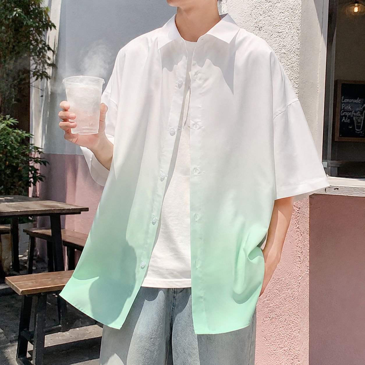 グラデーションデザインの夏用カジュアルシャツ