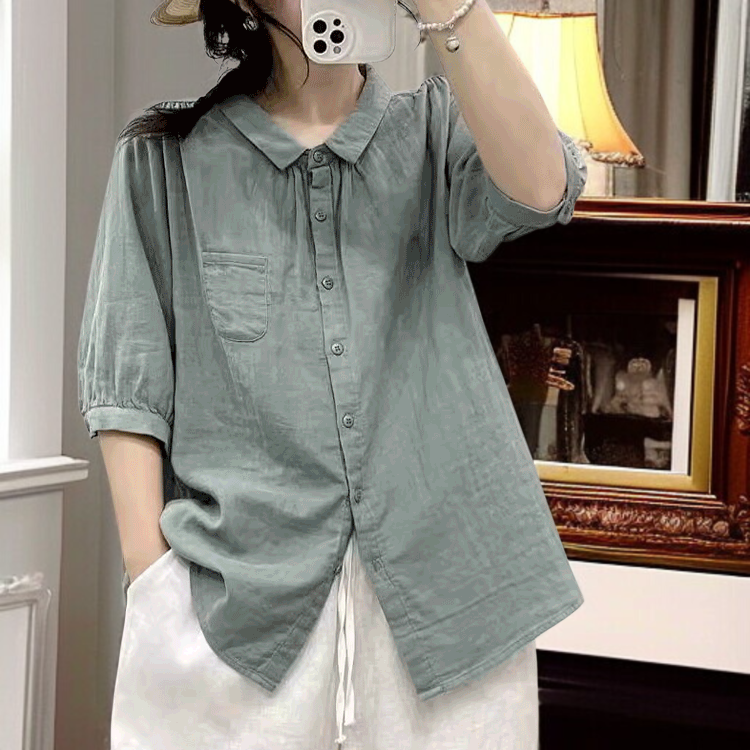 여성스러운 반팔 솔리드 셔츠 착용 이미지