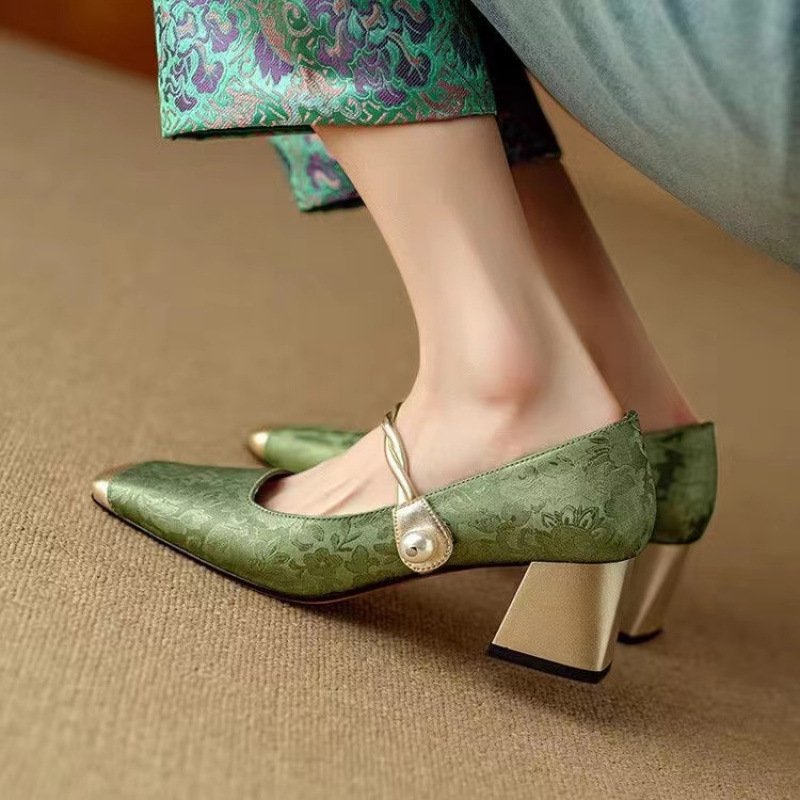 Tacones de moda elegantes