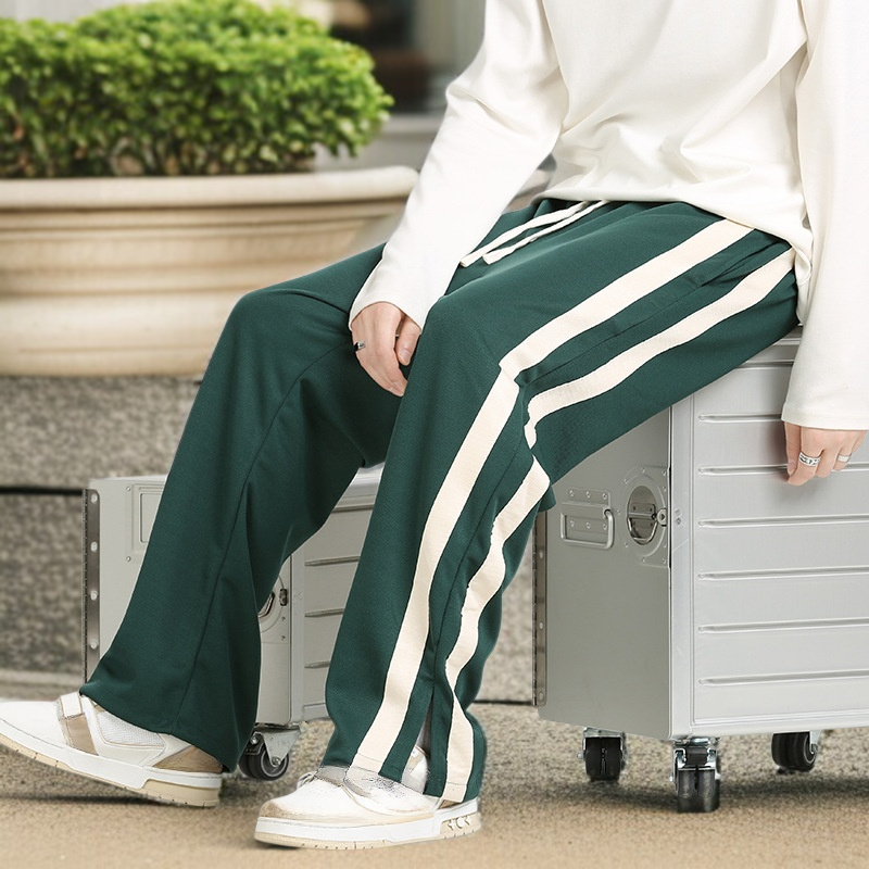 カップルで着用できる秋カジュアルパンツ