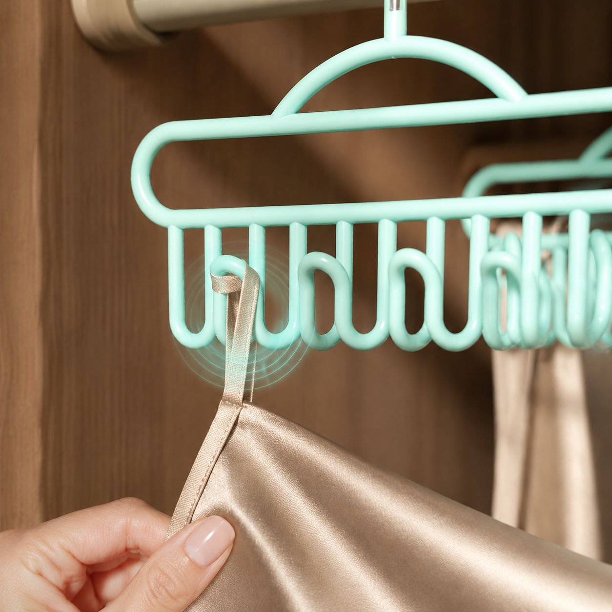 Wave Metal Hook Multifunctional Hanger Underwear Storage Home Artifact