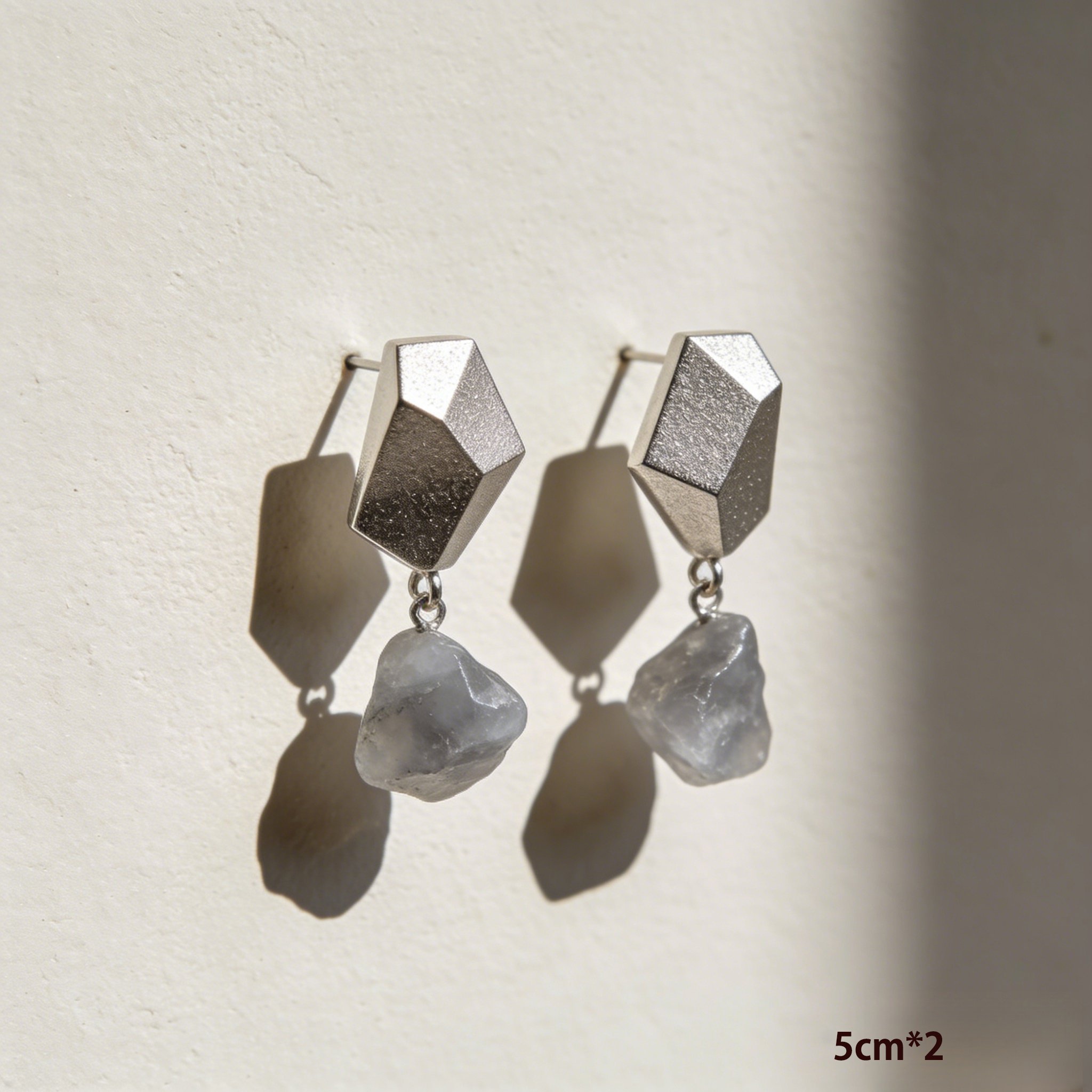 エレガントな天然石イヤリングの着用イメージ