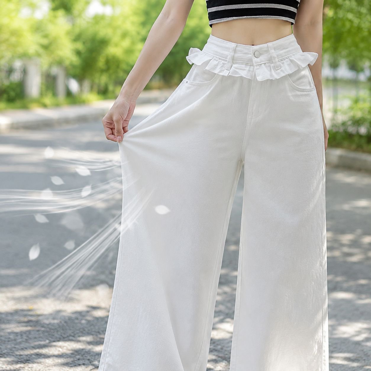 おしゃれなフリル付きパンツコーディネート