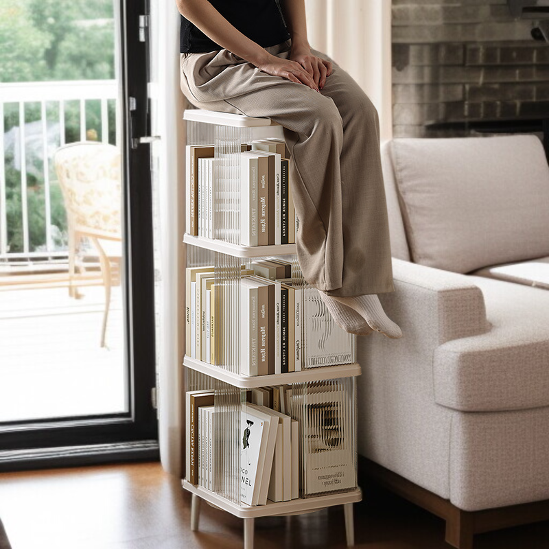 여러 층으로 분리된 수납 공간 선반