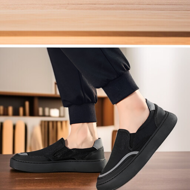 ファッショナブルな厚底スリッポンのディテール