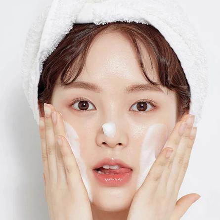 Whitening and freckle-removing face wash