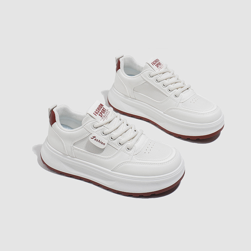 身長アップ効果が魅力の白いカジュアルスニーカー