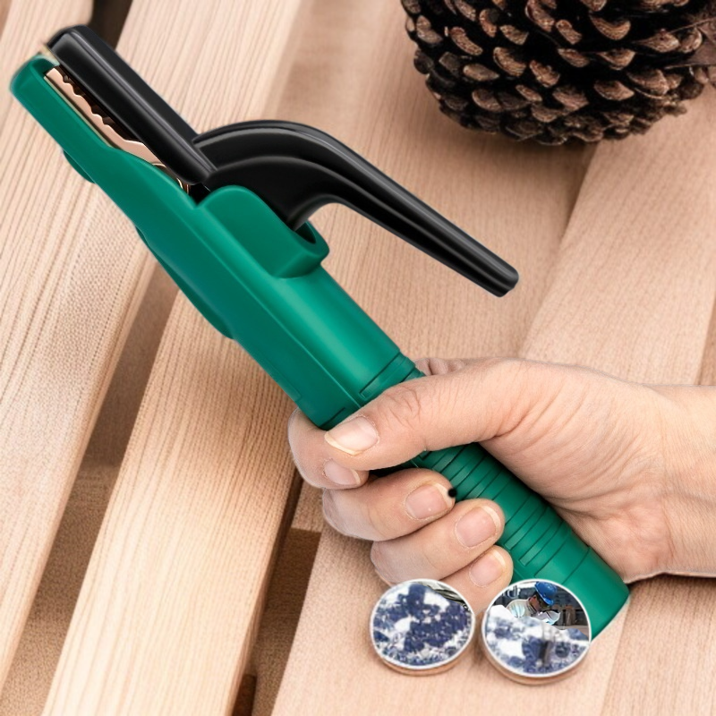 다각도 집게 기능을 보여주는 용접니퍼