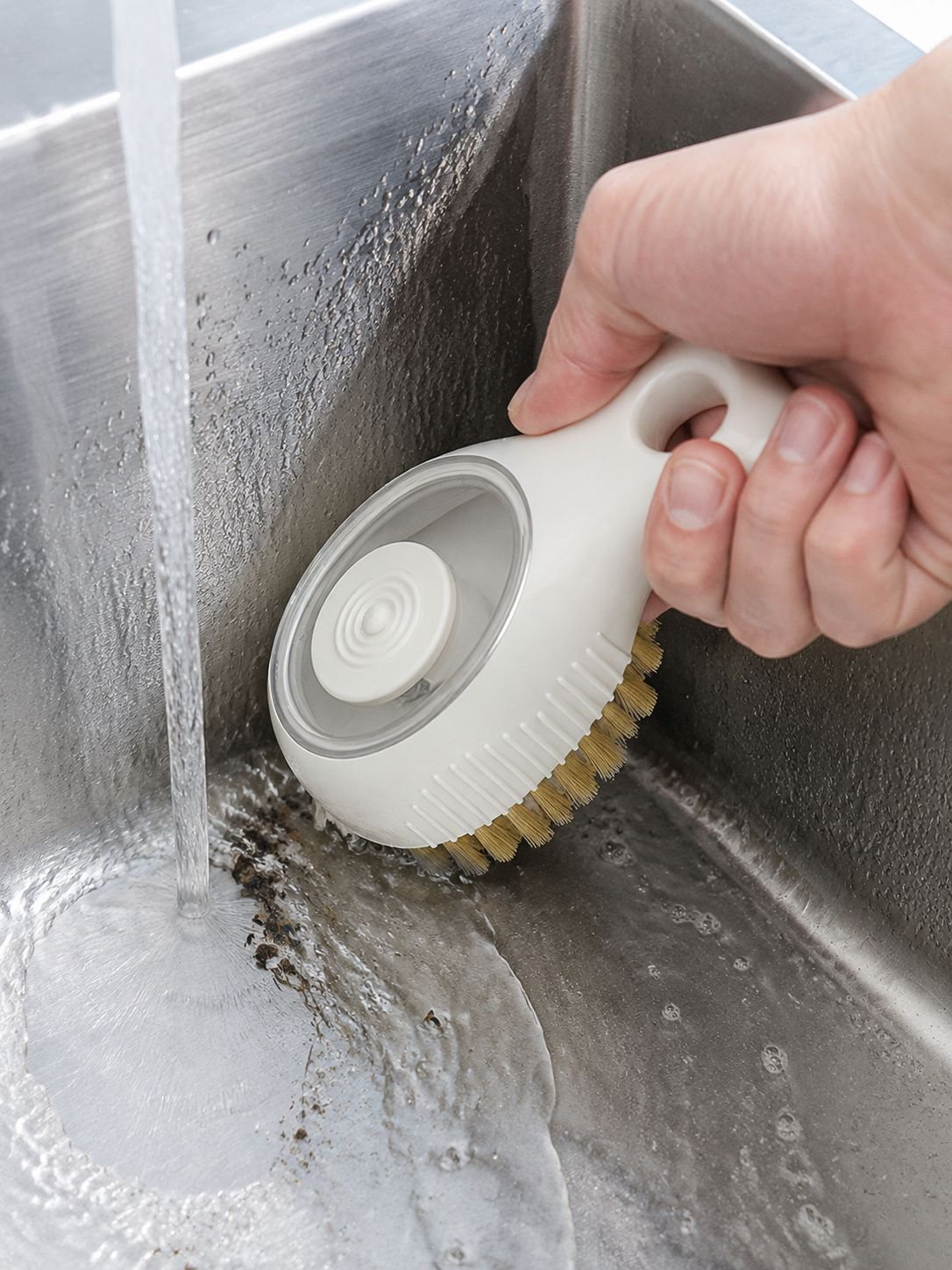 Efficient kitchen sink crevice cleaning tool