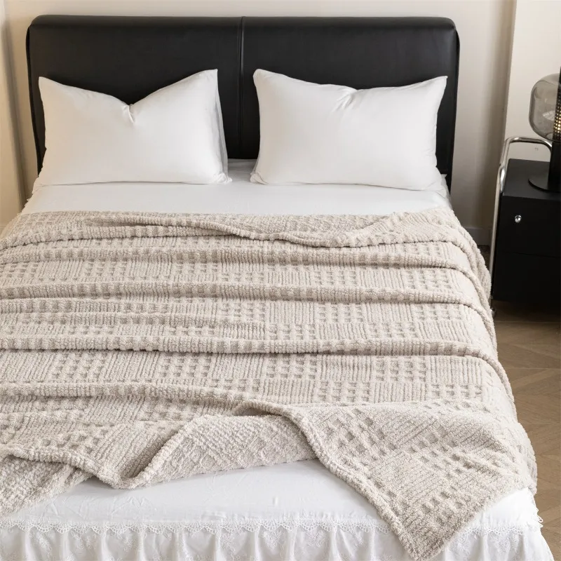 Thick and warm double-sided plush blanket with waffle pattern jacquard