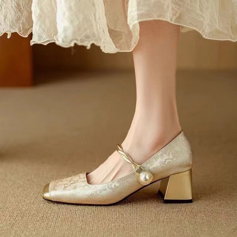 Tacones de moda elegantes