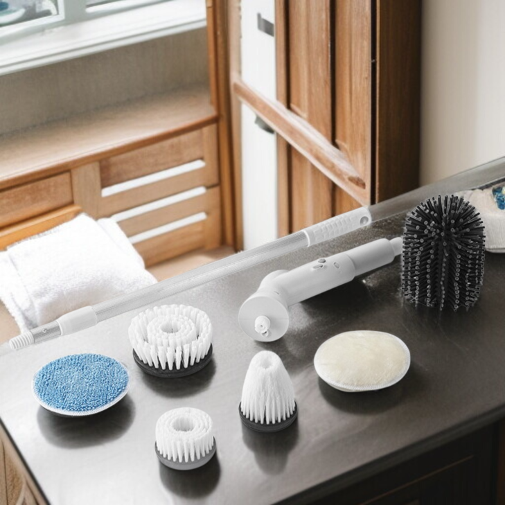 自動引き込み式多機能クリーニングブラシ使用シーン