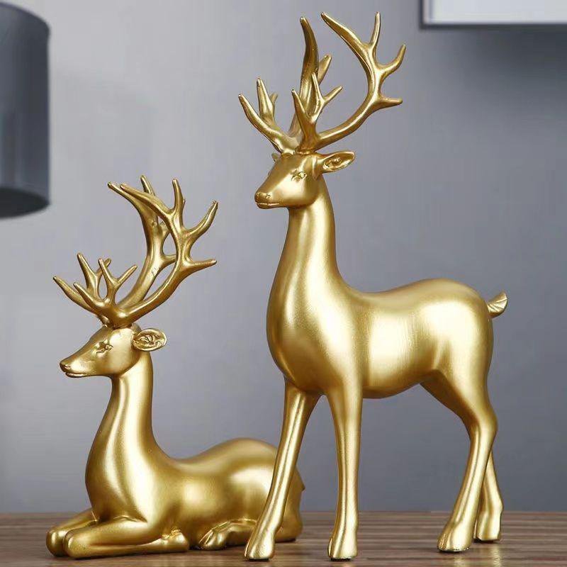 Dekoratives goldenes Hirschornament