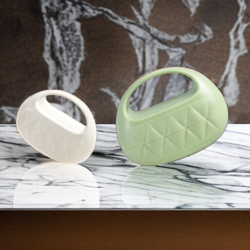 犬の抜け毛を簡単に掃除できるブラシ