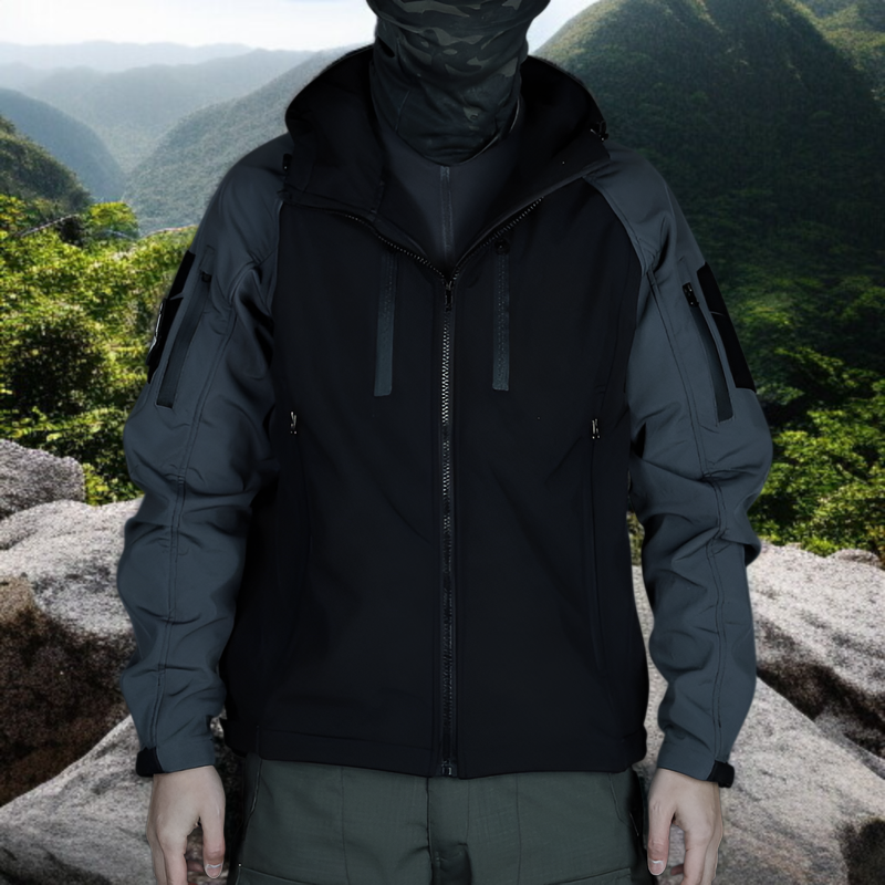 アウトドア用シャークスキンジャケット着用シーン