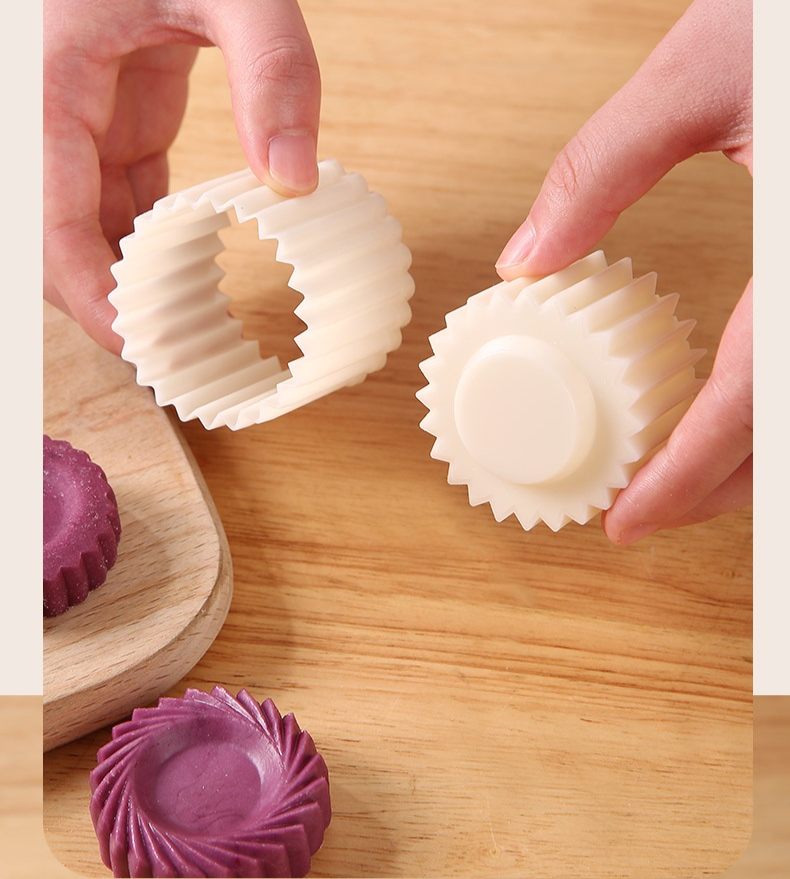 Easy-release pastry mold for homemade desserts