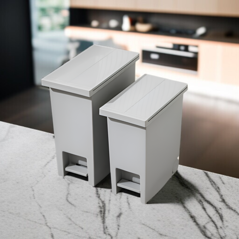 キッチンに設置された足踏み式ごみ箱