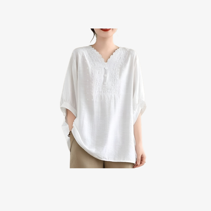 편안한 루즈핏 여성 티셔츠 착용 샷