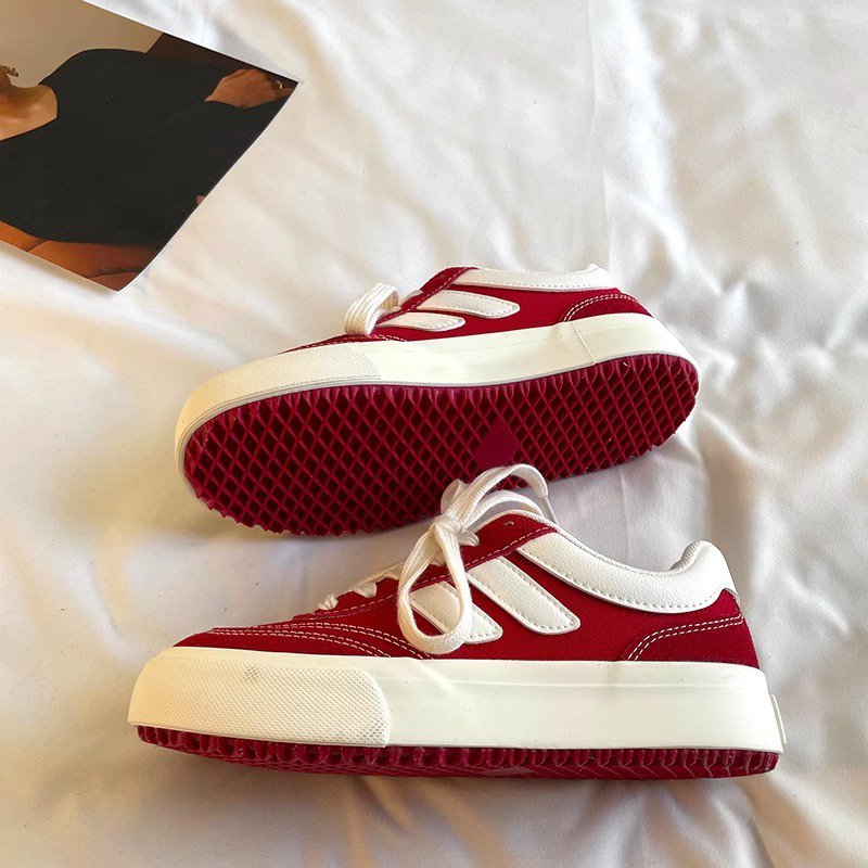 おしゃれなトレンドレディースボードシューズ