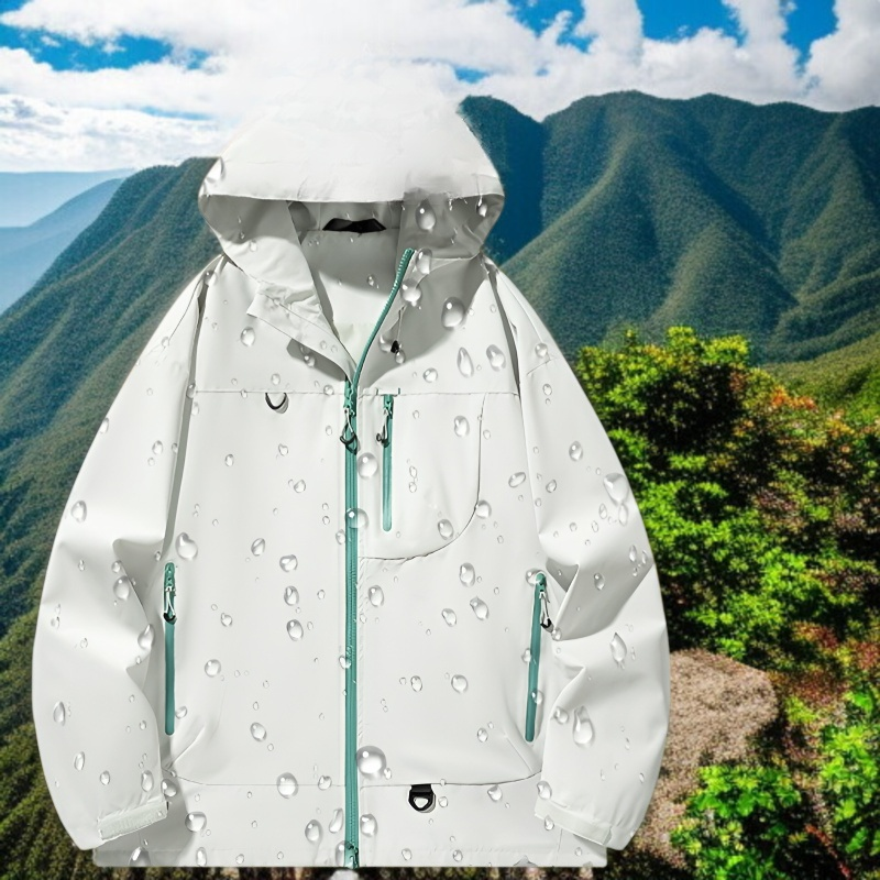 방수 기능 테스트 중인 야상 코트