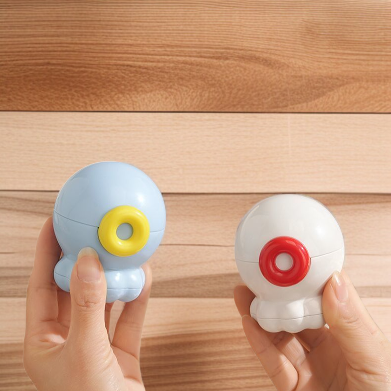 문어식 얼룩제거기로 얼룩 제거하는 모습