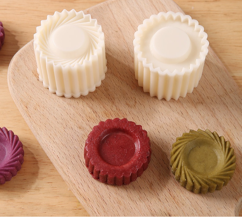 Close-up of the detachable pastry mold design